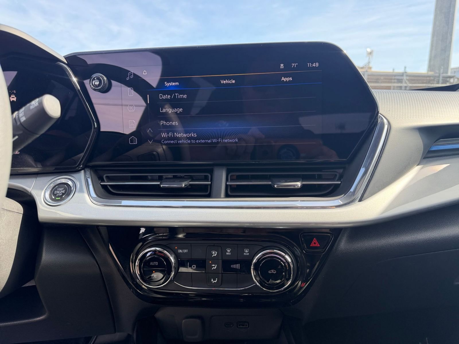 Thumbnail: 2025 Chevrolet Trax - 17