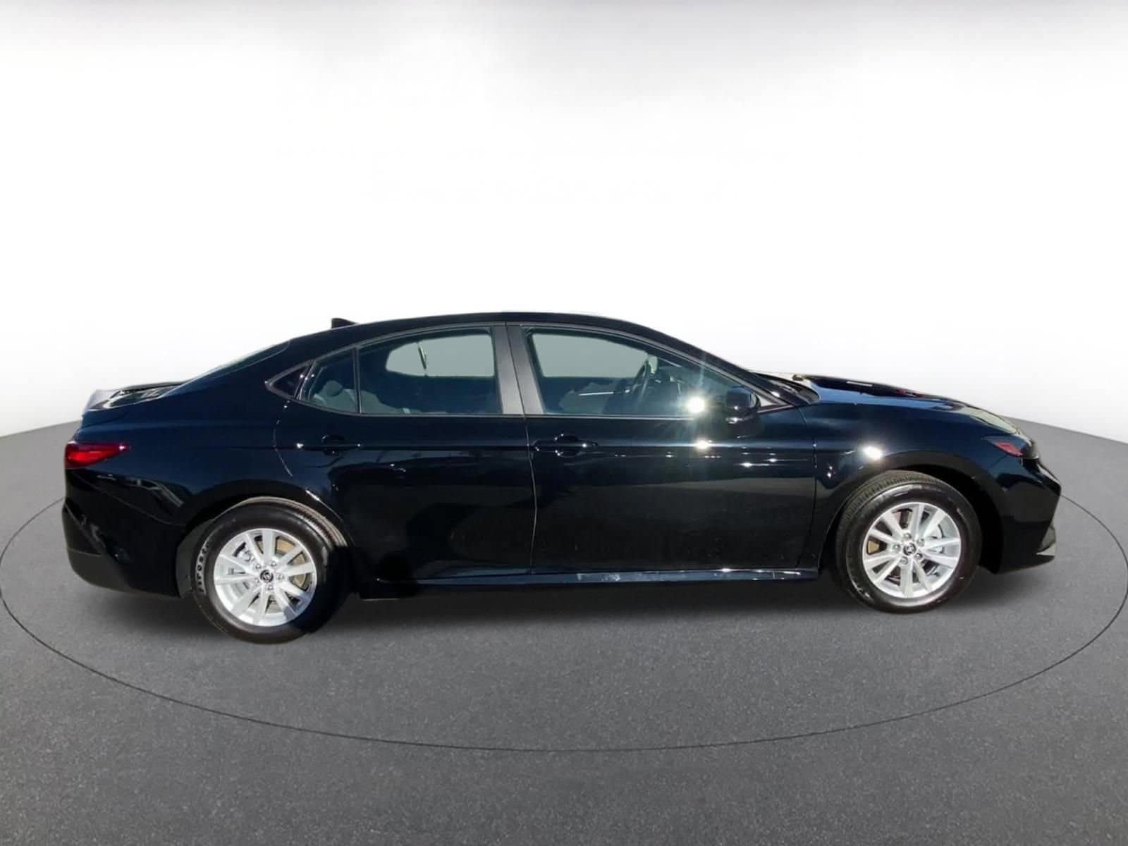 Thumbnail: 2025 Toyota Camry - 16