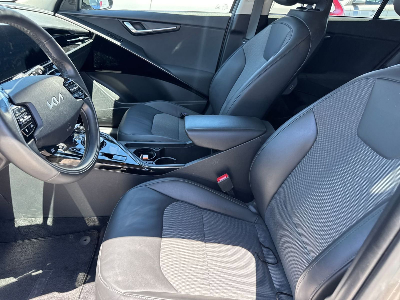 Thumbnail: 2023 Kia Niro - 7