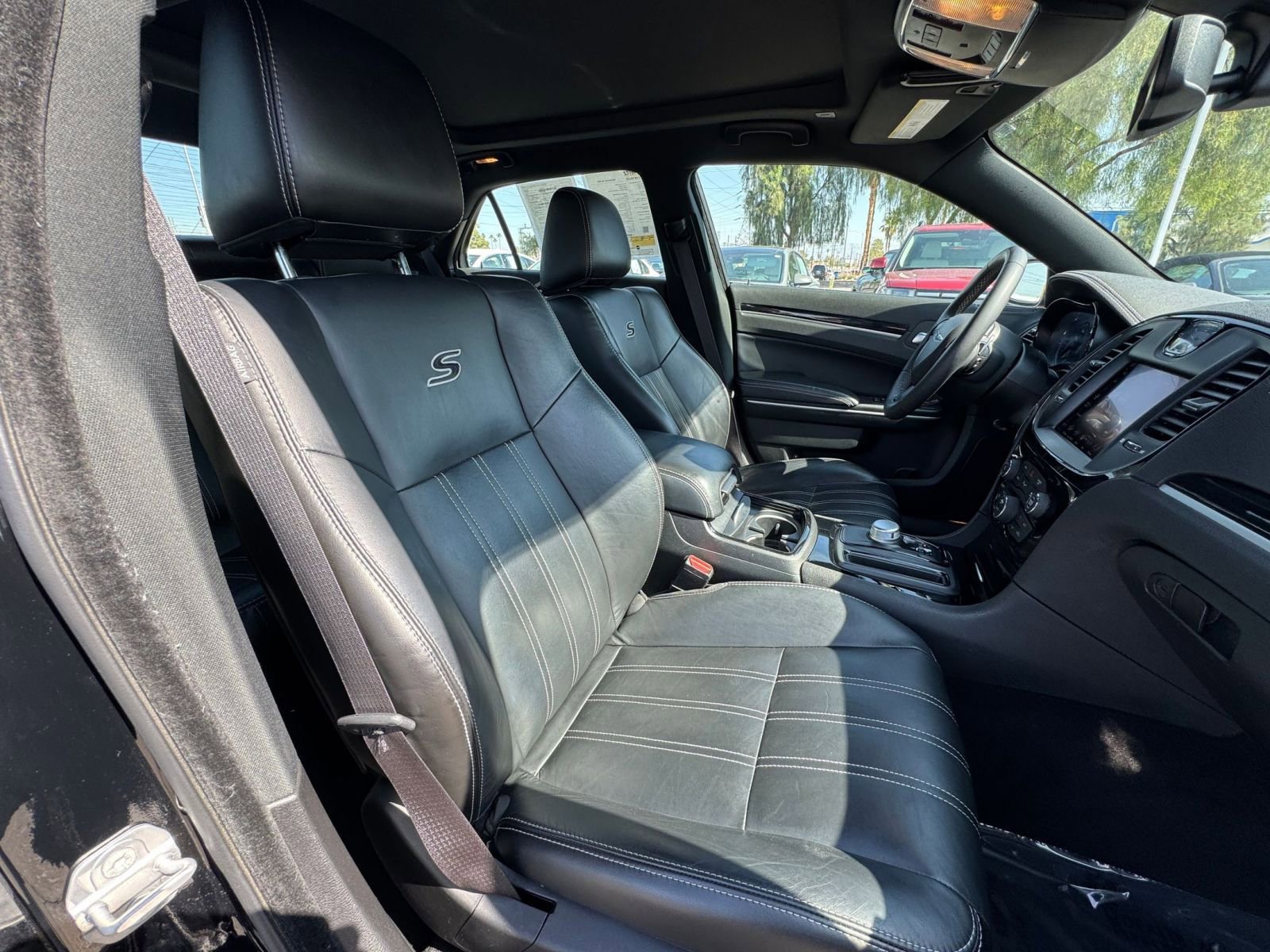 Thumbnail: 2022 Chrysler 300 - 30