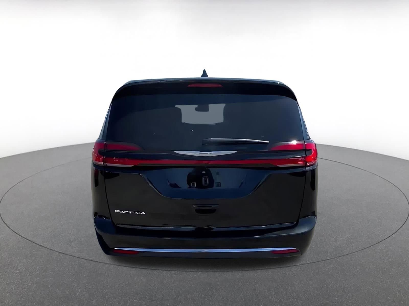 Thumbnail: 2025 Chrysler Pacifica - 12