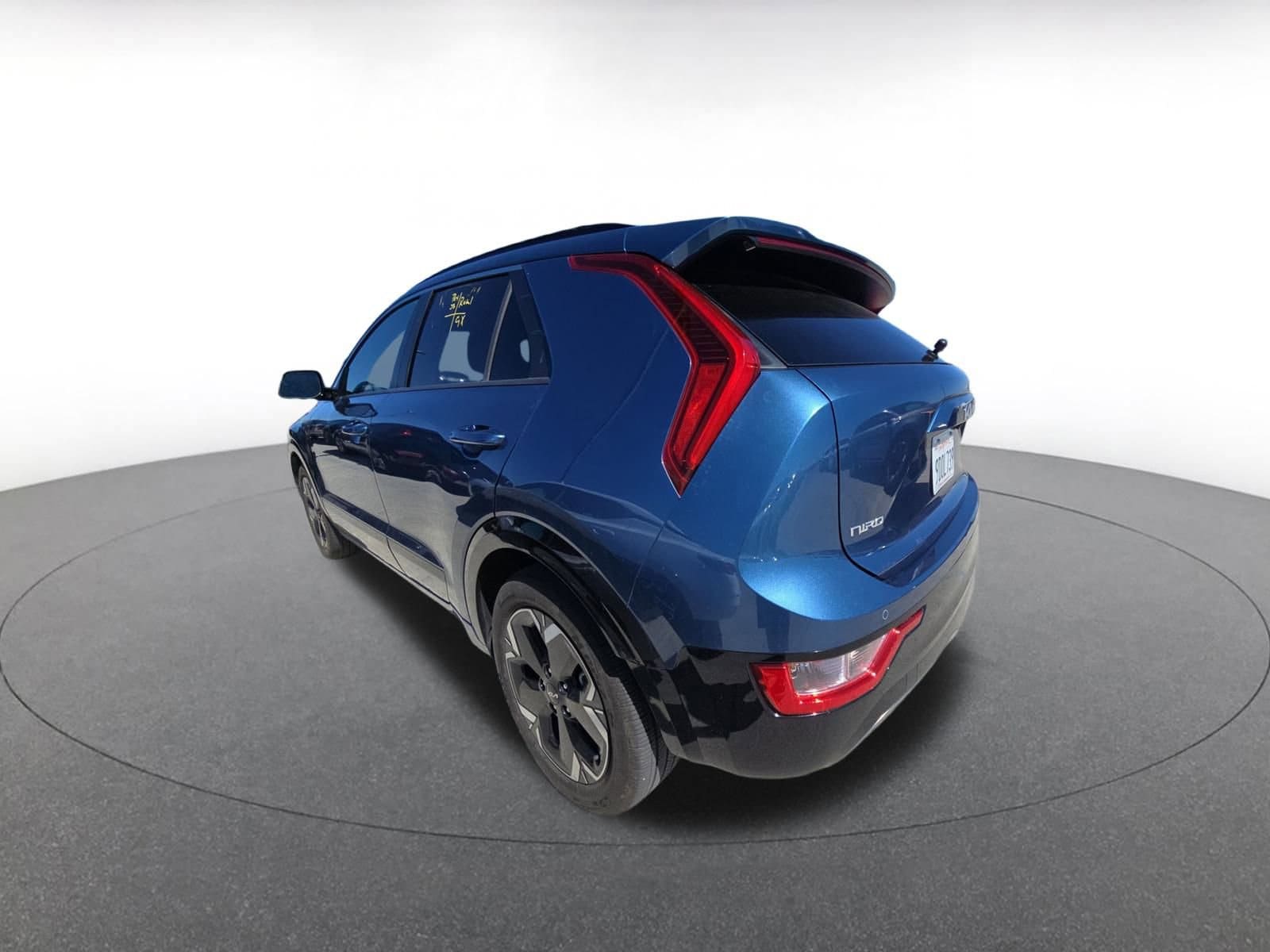 Thumbnail: 2023 Kia Niro - 5