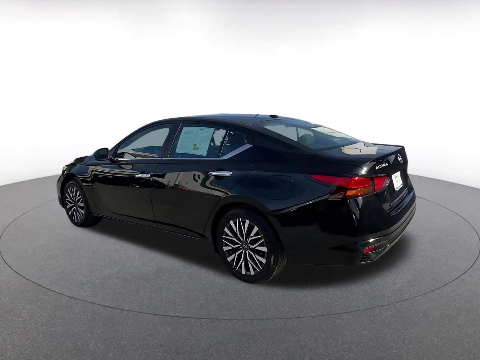 Thumbnail: 2025 Nissan Altima - 10