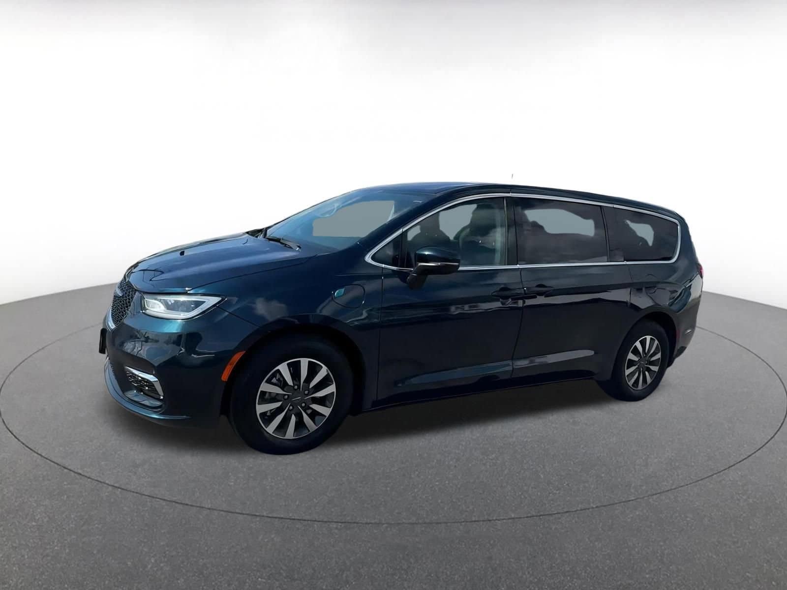 Thumbnail: 2023 Chrysler Pacifica - 7
