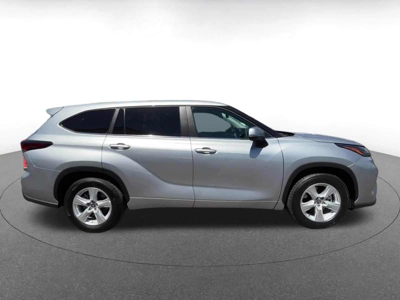 Thumbnail: 2025 Toyota Highlander - 16