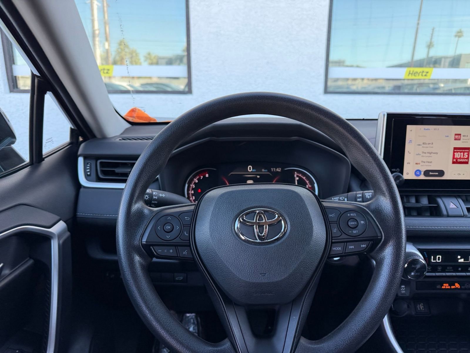 Thumbnail: 2025 Toyota RAV4 - 32