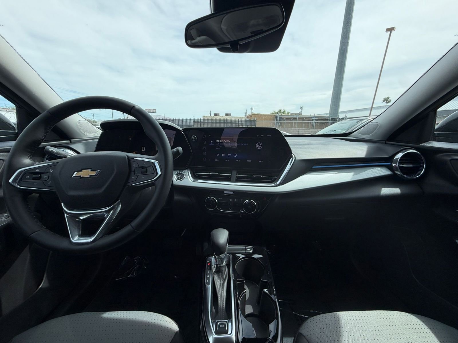 Thumbnail: 2025 Chevrolet Trax - 32
