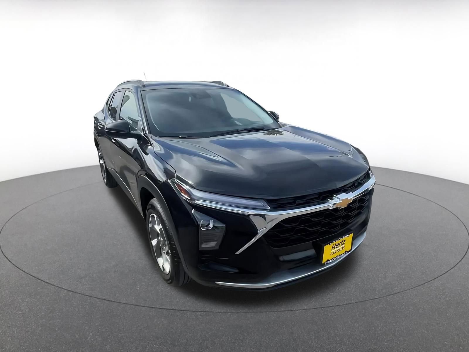 Thumbnail: 2025 Chevrolet Trax - 3