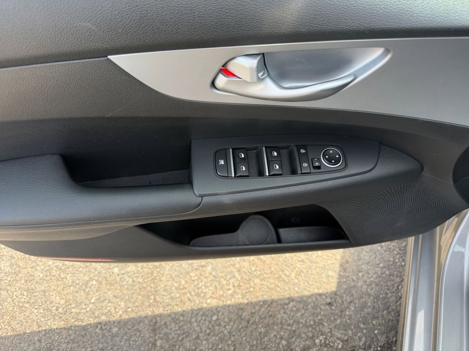 Thumbnail: 2023 Kia Forte - 18