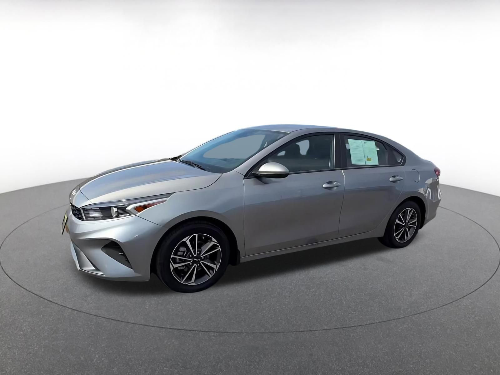 Thumbnail: 2023 Kia Forte - 8