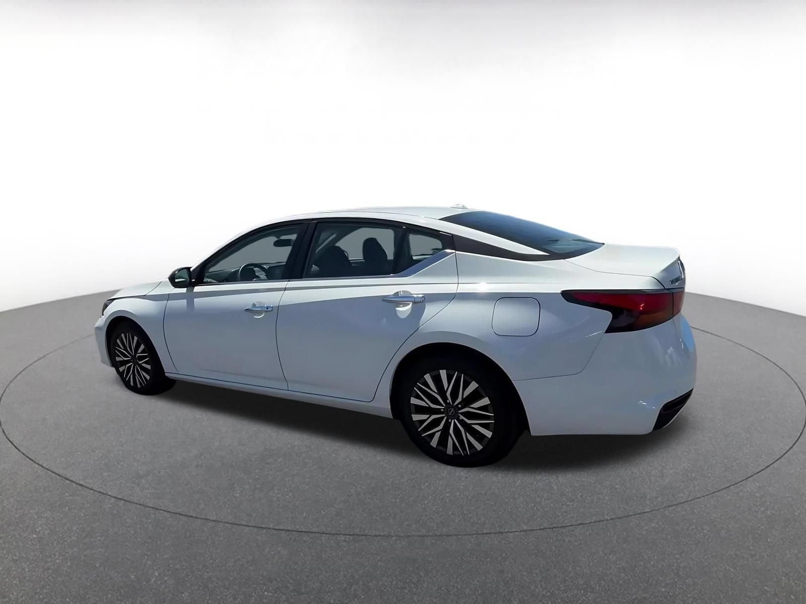 Thumbnail: 2025 Nissan Altima - 8