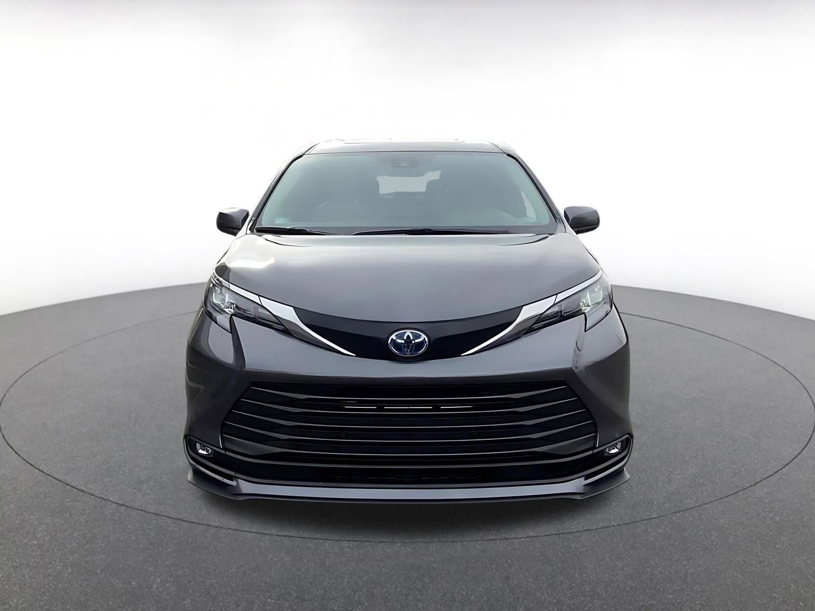 Thumbnail: 2025 Toyota Sienna - 4