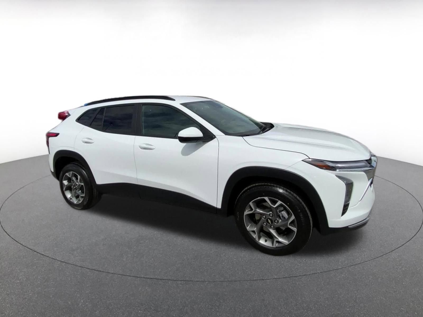 Thumbnail: 2025 Chevrolet Trax - 2