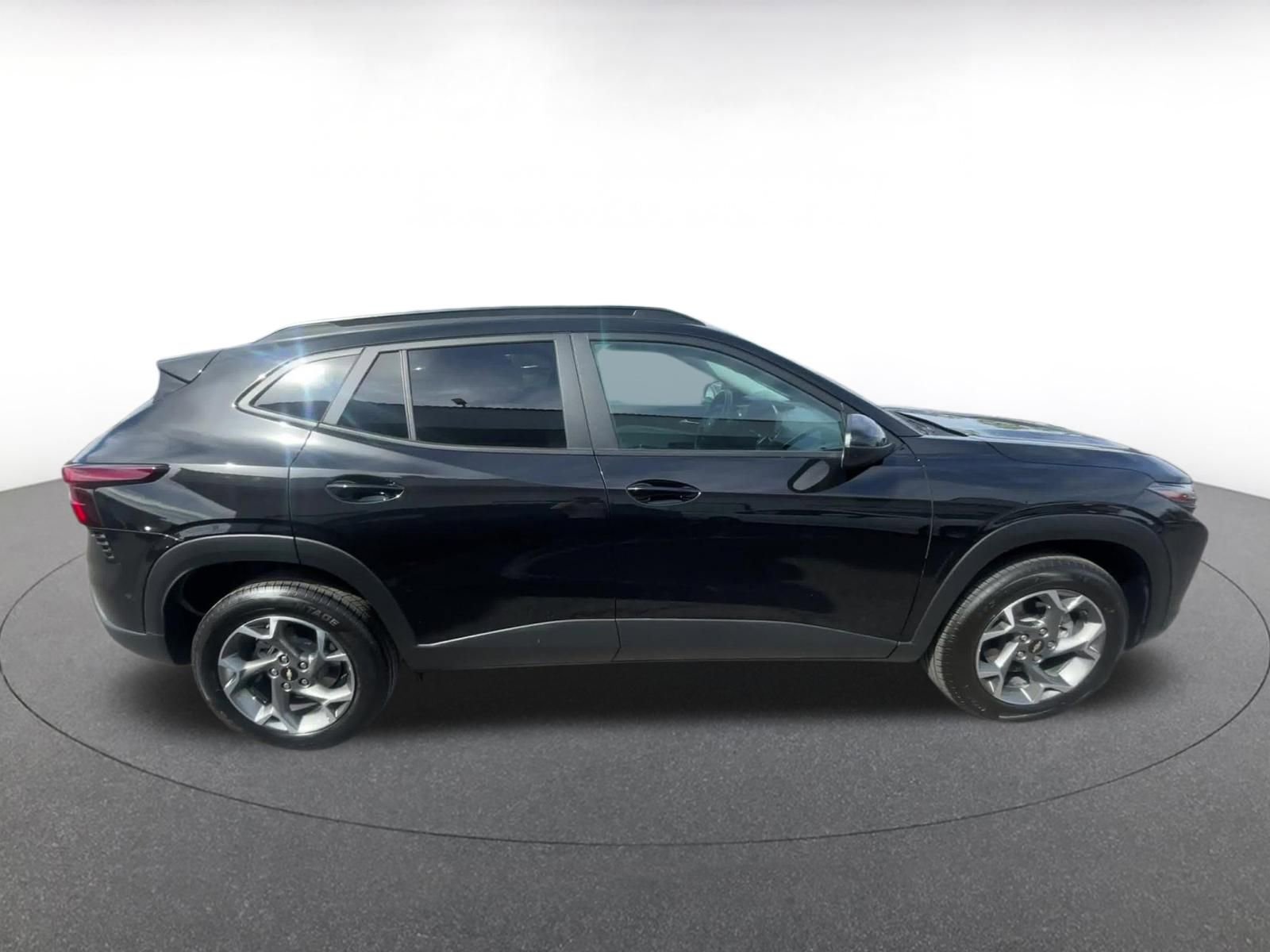 Thumbnail: 2025 Chevrolet Trax - 16