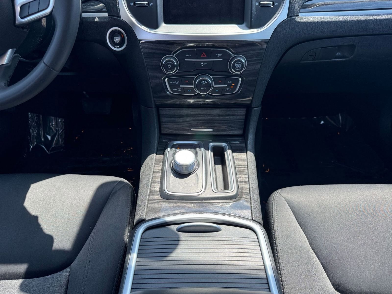 2022 Chrysler 300 Touring 35