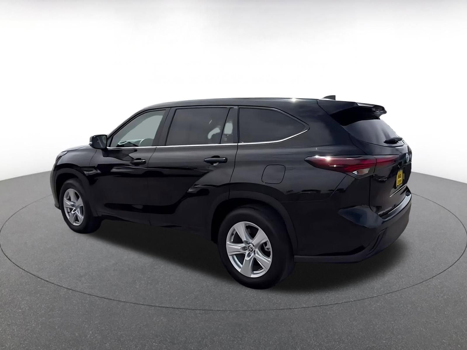 Thumbnail: 2025 Toyota Highlander - 10