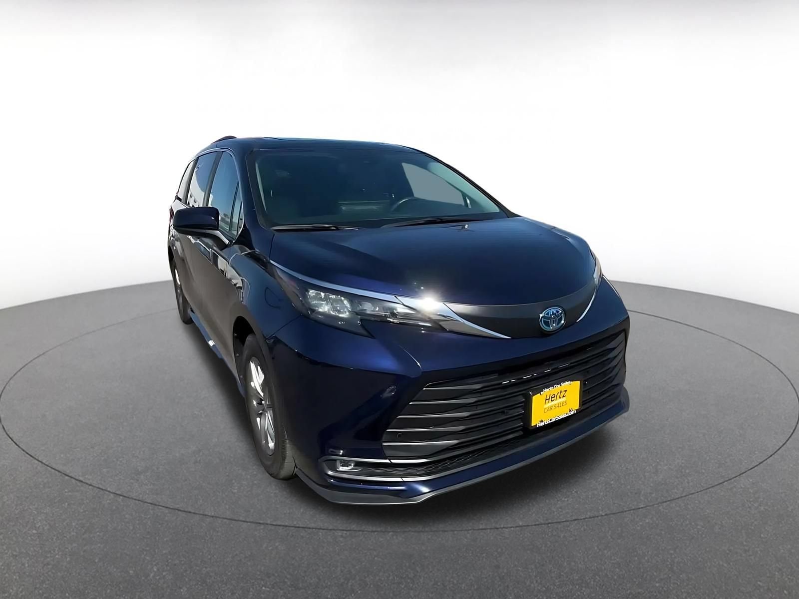 Thumbnail: 2025 Toyota Sienna - 3