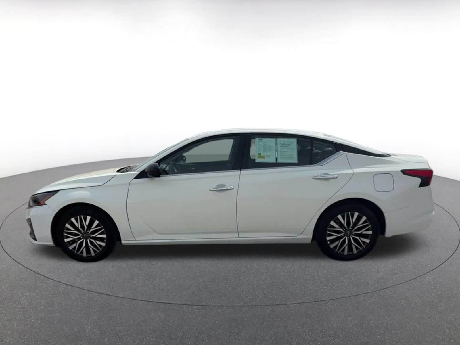 Thumbnail: 2025 Nissan Altima - 9