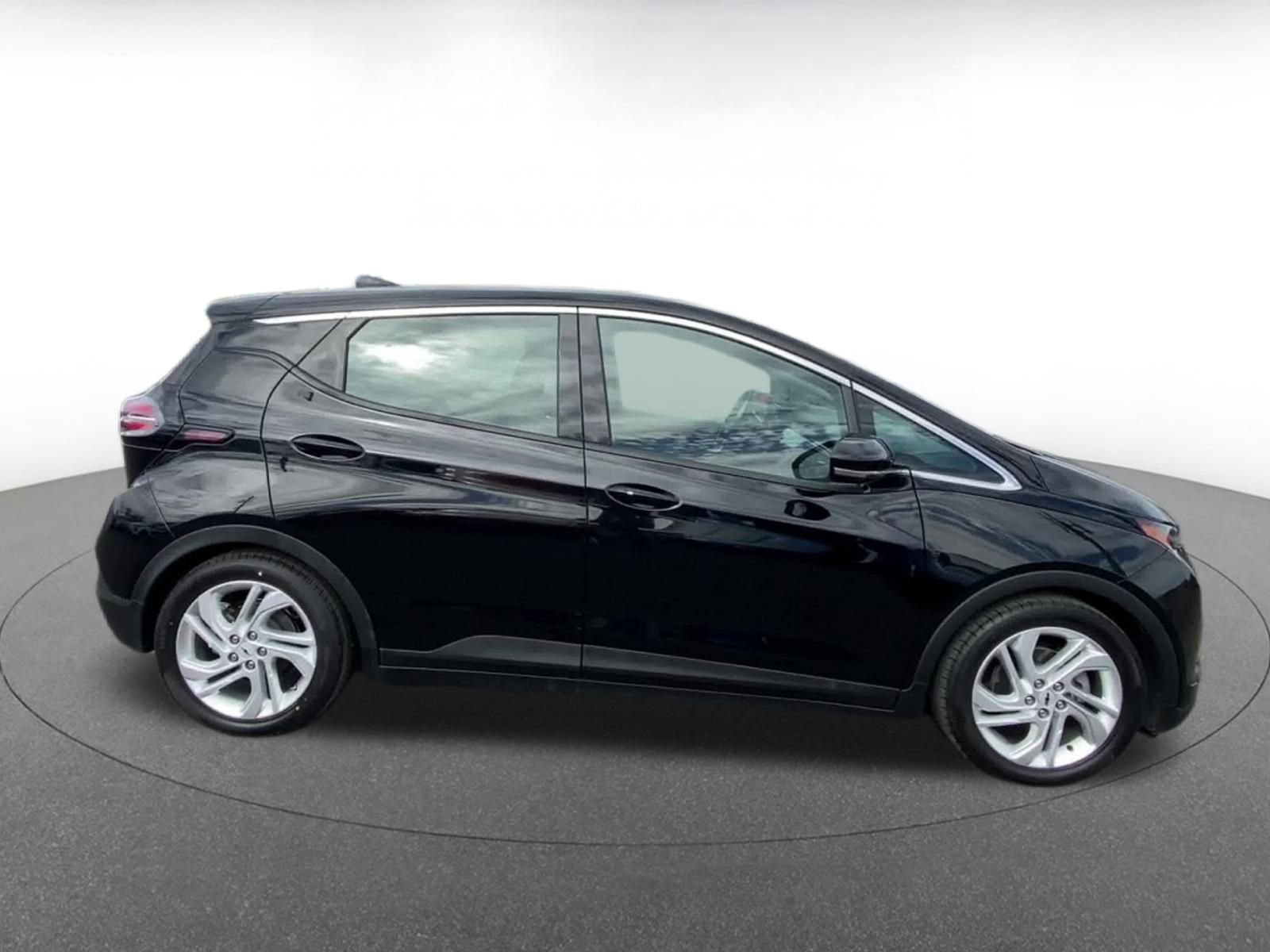 Thumbnail: 2023 Chevrolet Bolt EV - 16