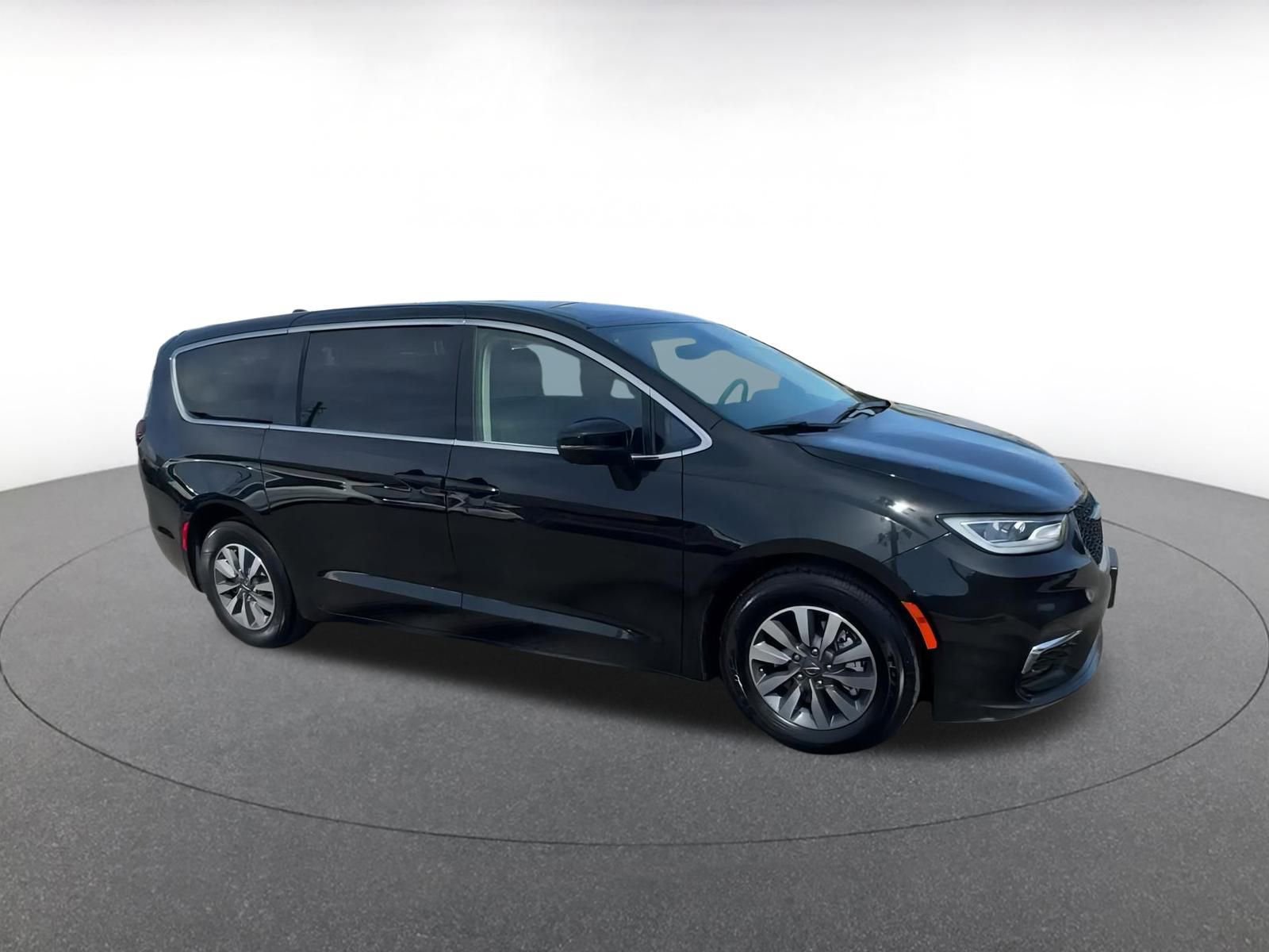 Thumbnail: 2023 Chrysler Pacifica - 2