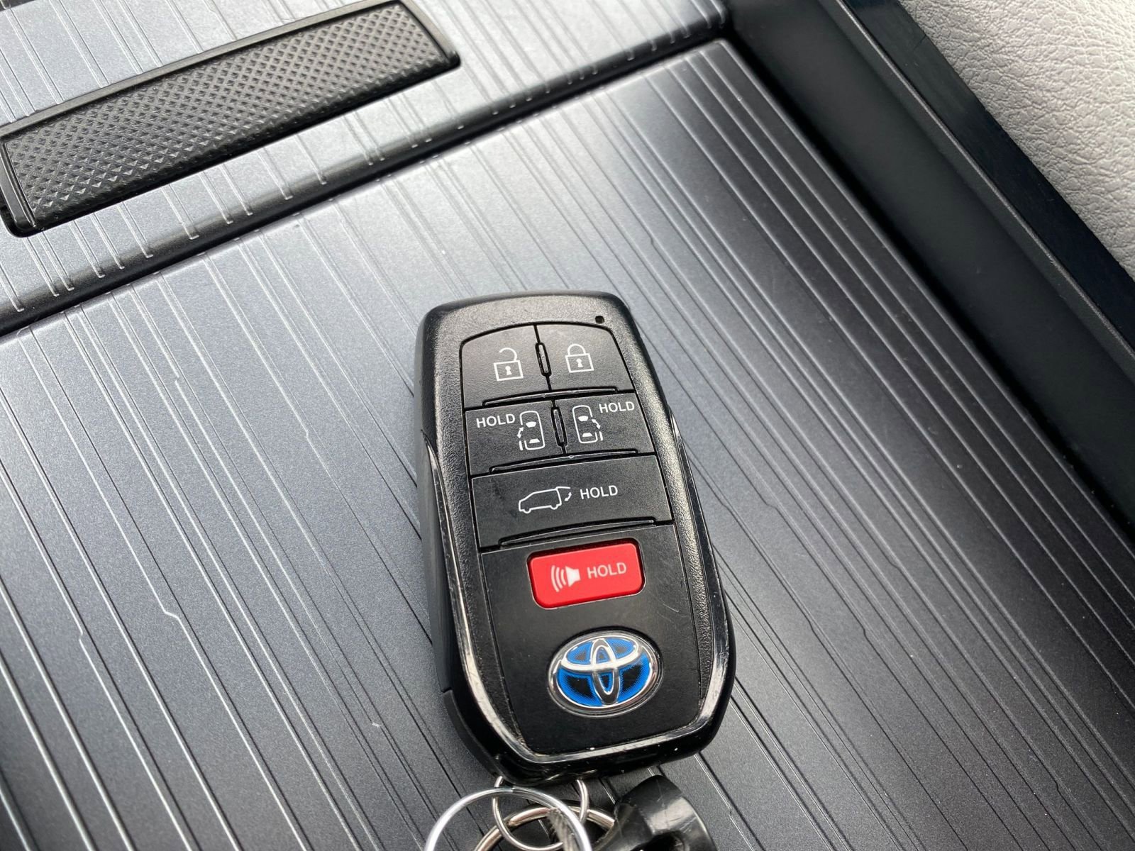 Thumbnail: 2025 Toyota Sienna - 28