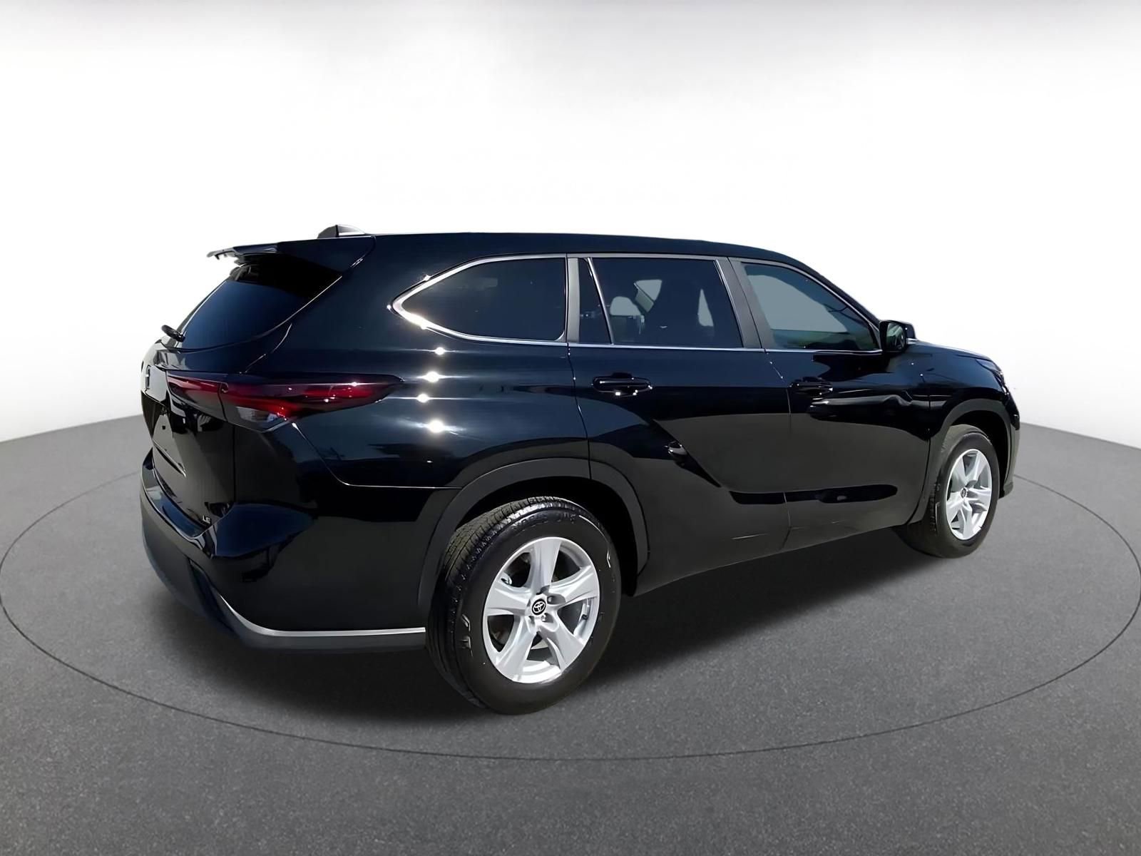 Thumbnail: 2025 Toyota Highlander - 16