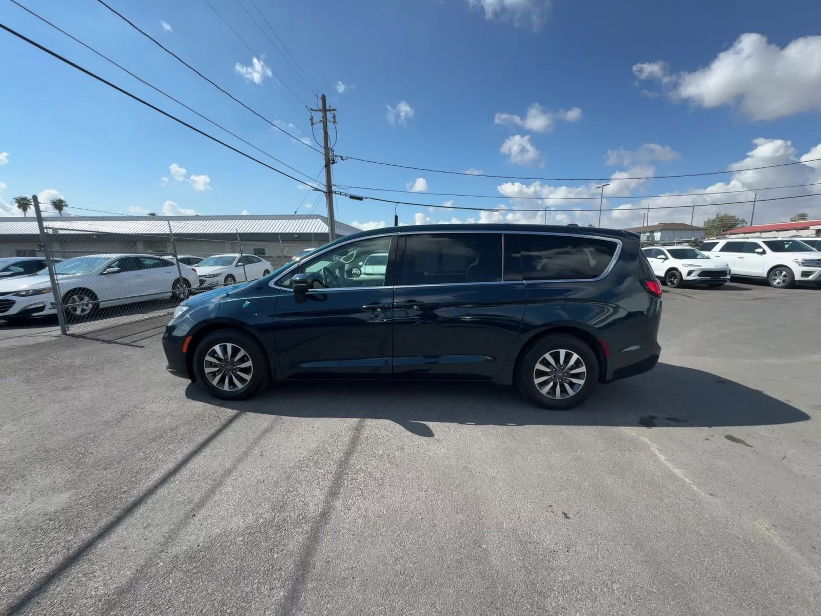 Thumbnail: 2023 Chrysler Pacifica - 16