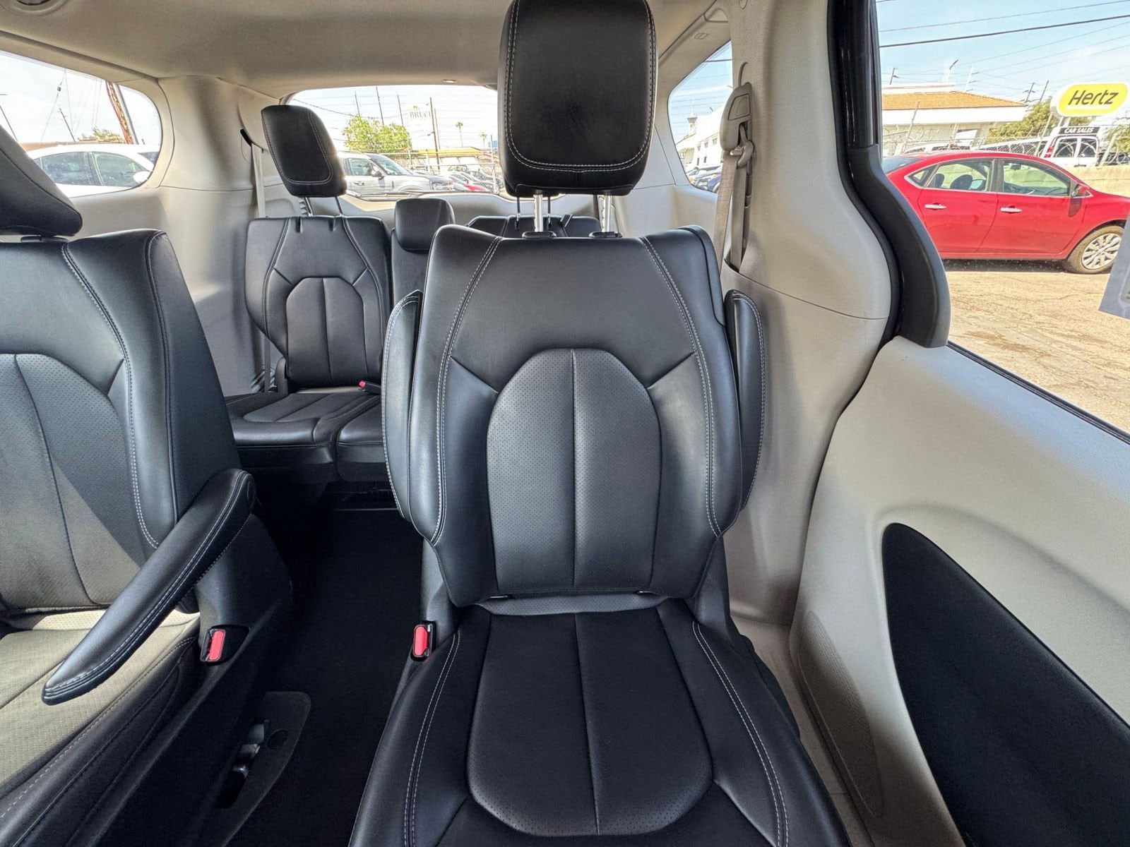 Thumbnail: 2023 Chrysler Pacifica - 31