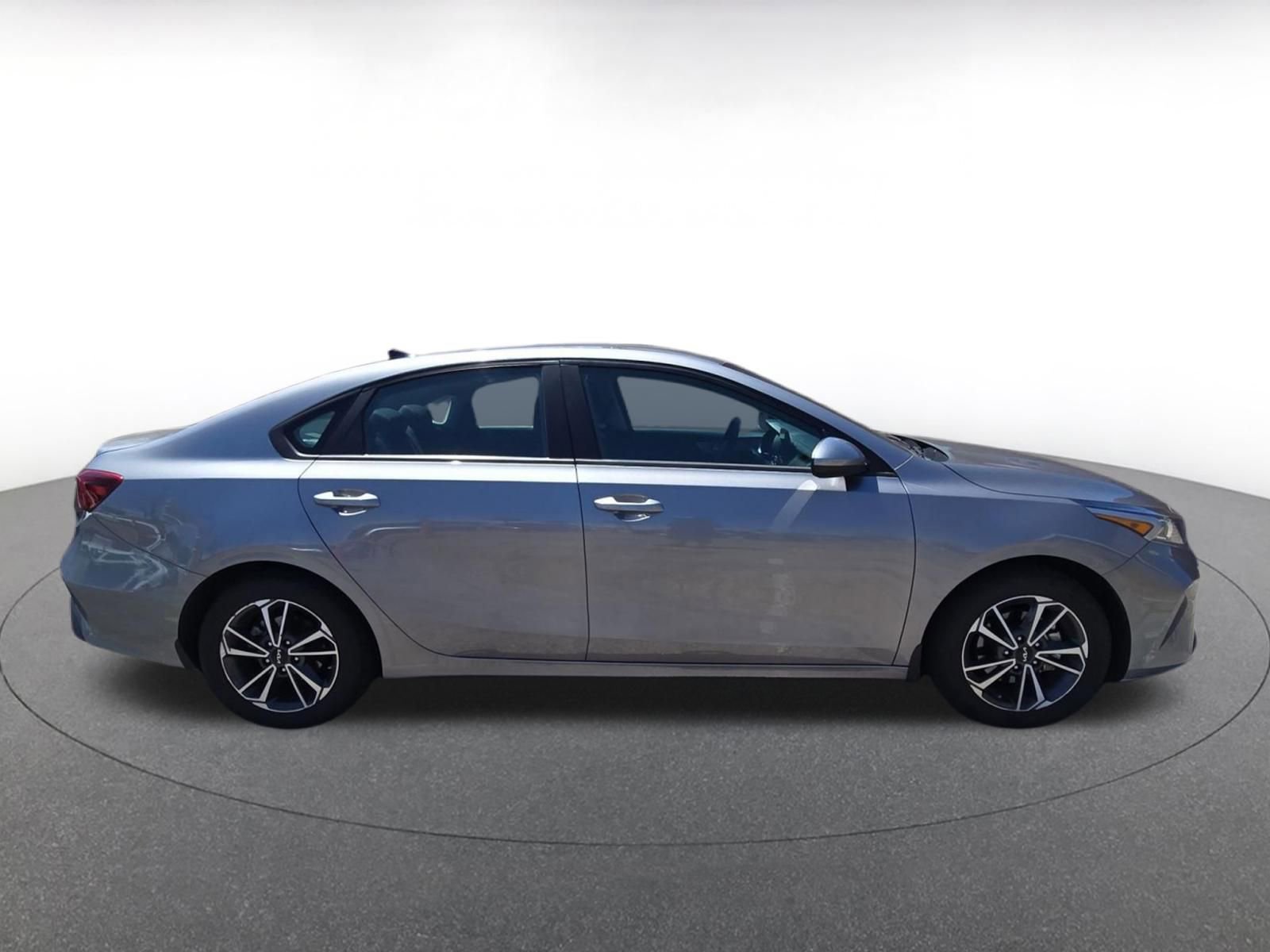 Thumbnail: 2023 Kia Forte - 9