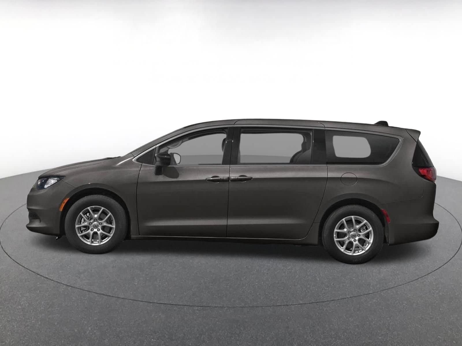 Thumbnail: 2023 Chrysler Voyager - 3