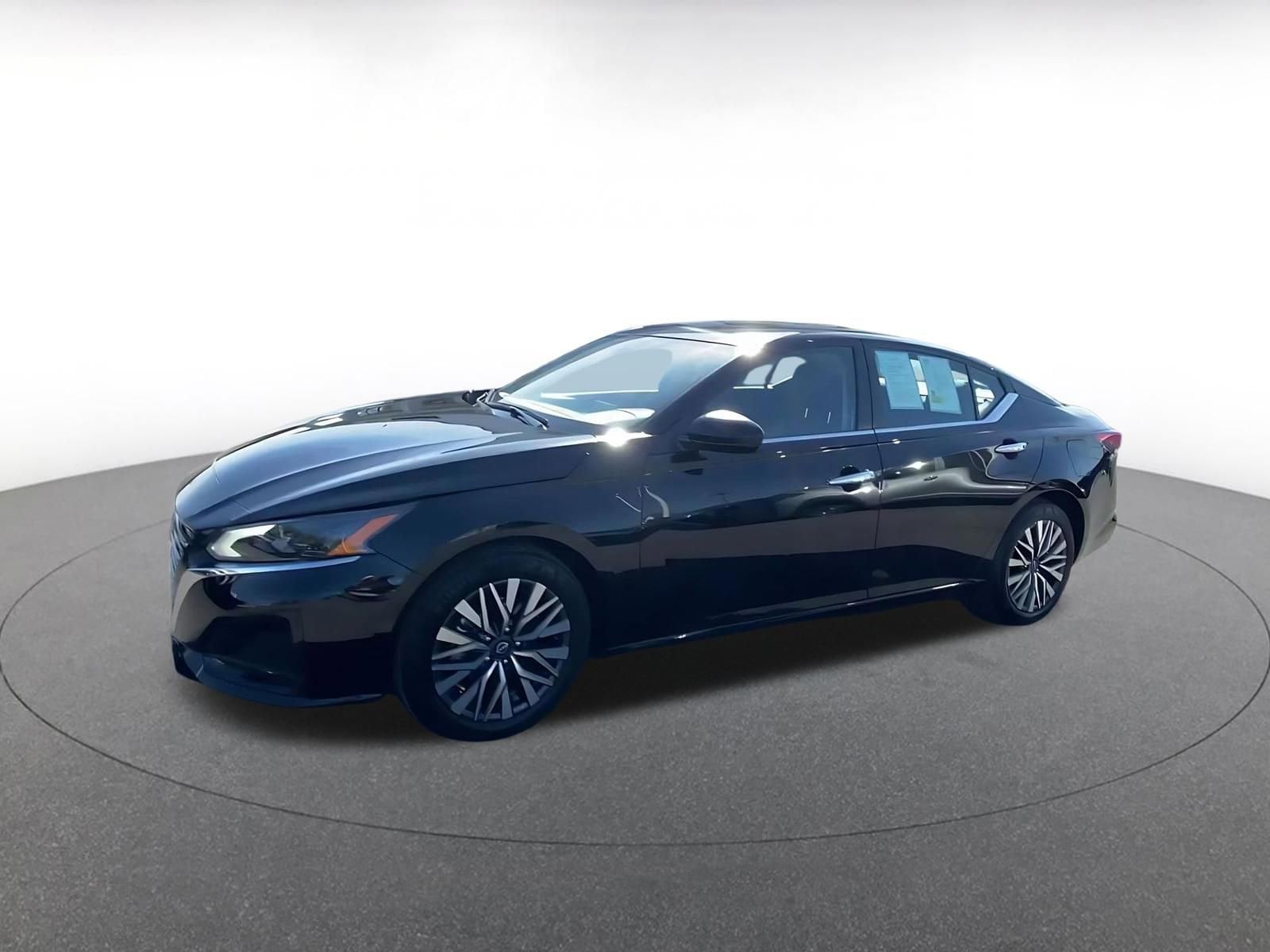 Thumbnail: 2025 Nissan Altima - 8