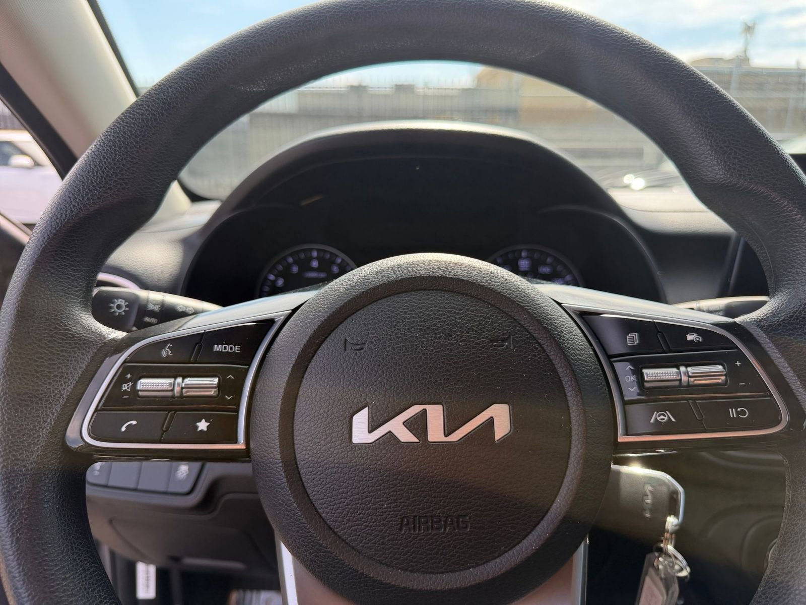 Thumbnail: 2023 Kia Forte - 25