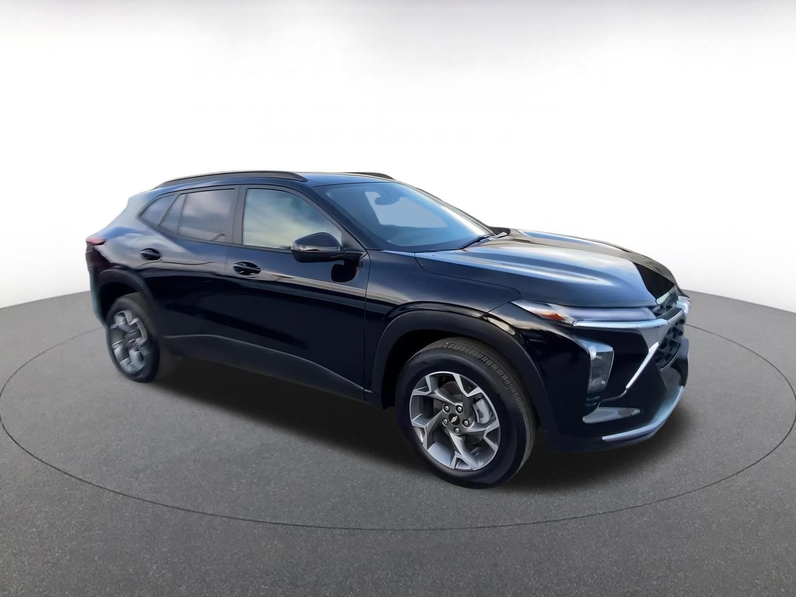 Thumbnail: 2025 Chevrolet Trax - 2