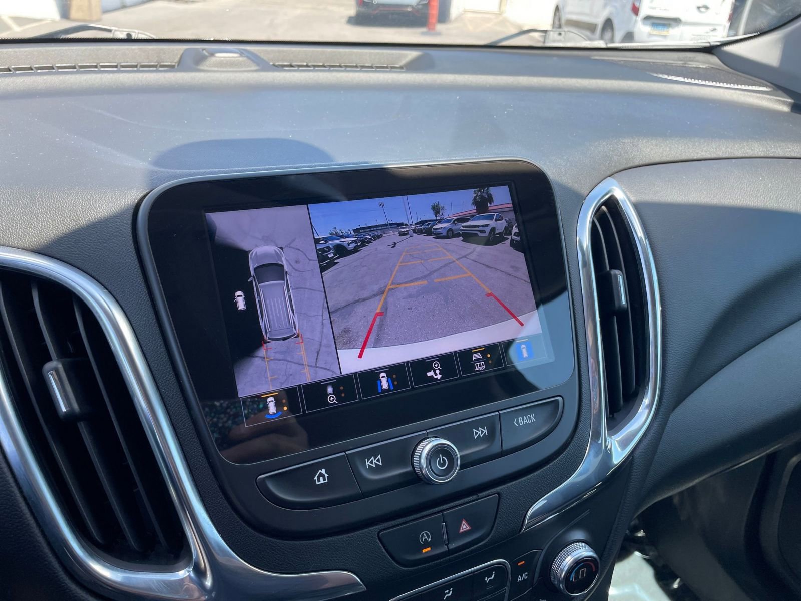 Thumbnail: 2022 Chevrolet Equinox - 18