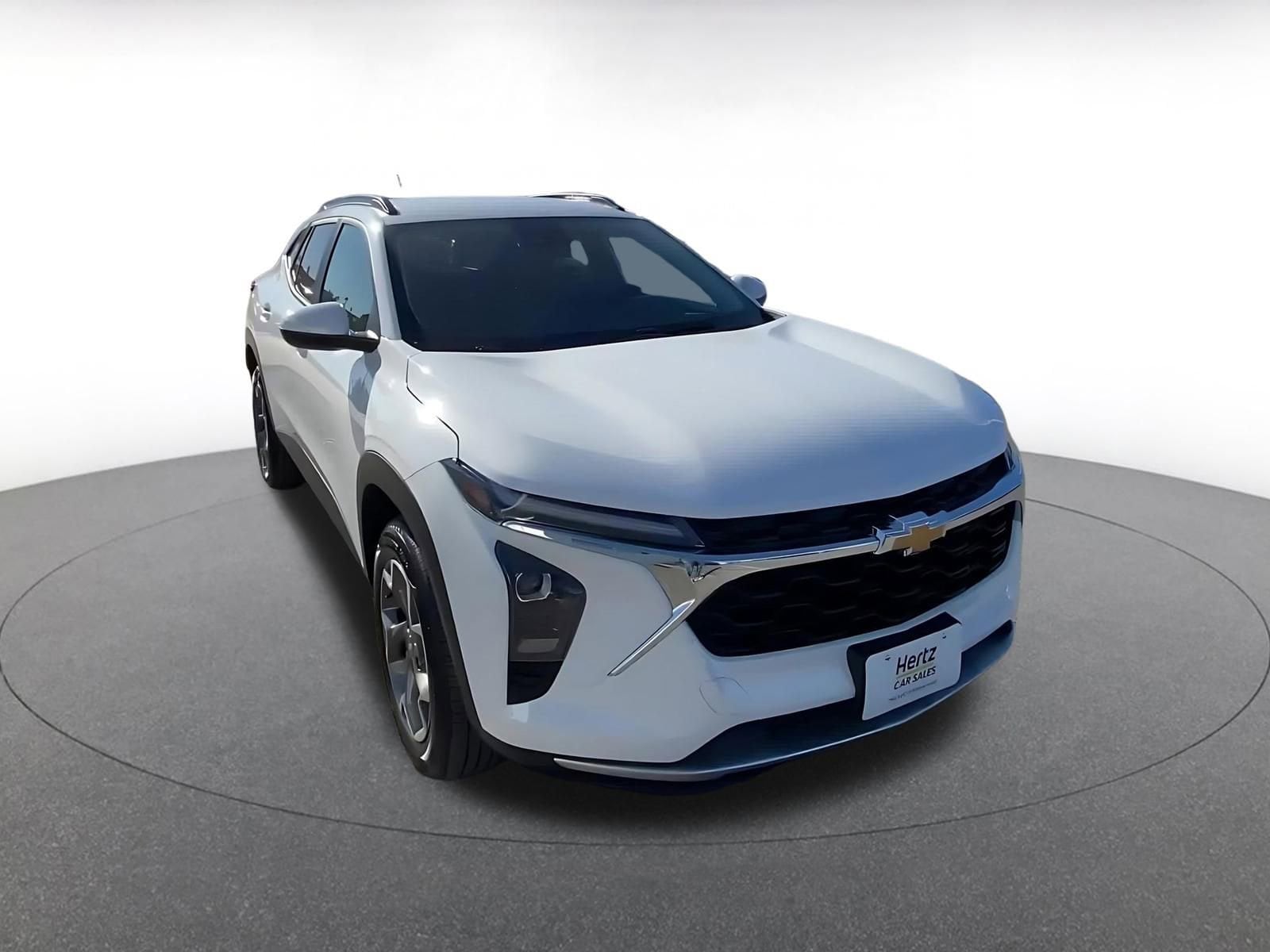 Thumbnail: 2025 Chevrolet Trax - 3