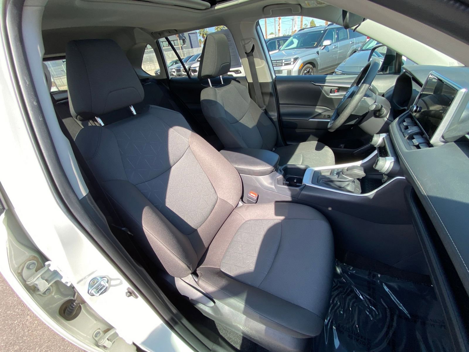 Thumbnail: 2025 Toyota RAV4 - 28