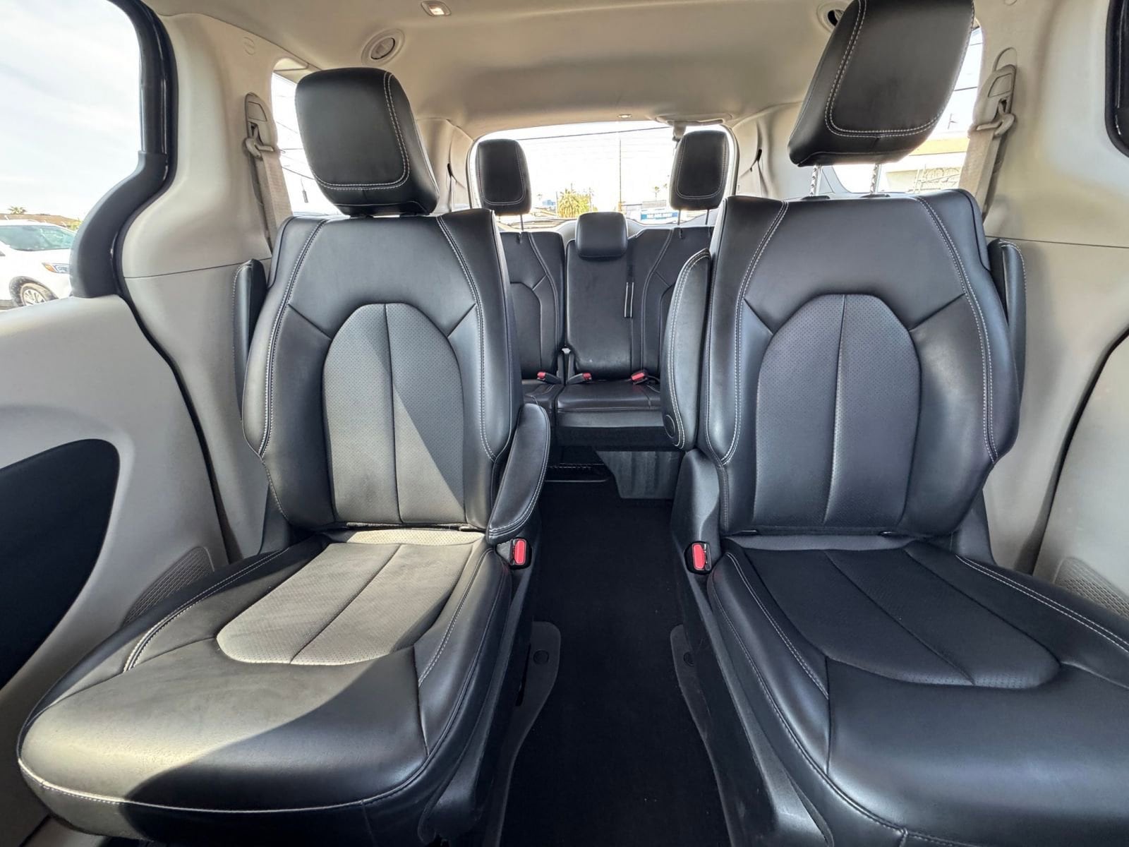 Thumbnail: 2023 Chrysler Pacifica - 32
