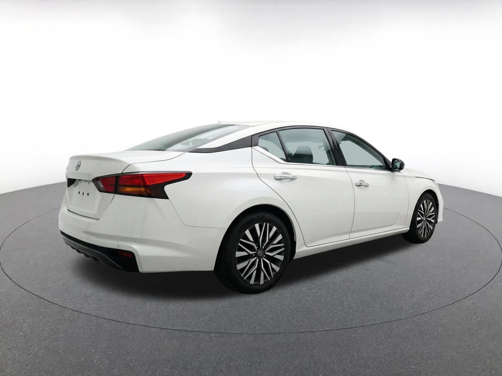 Thumbnail: 2025 Nissan Altima - 9