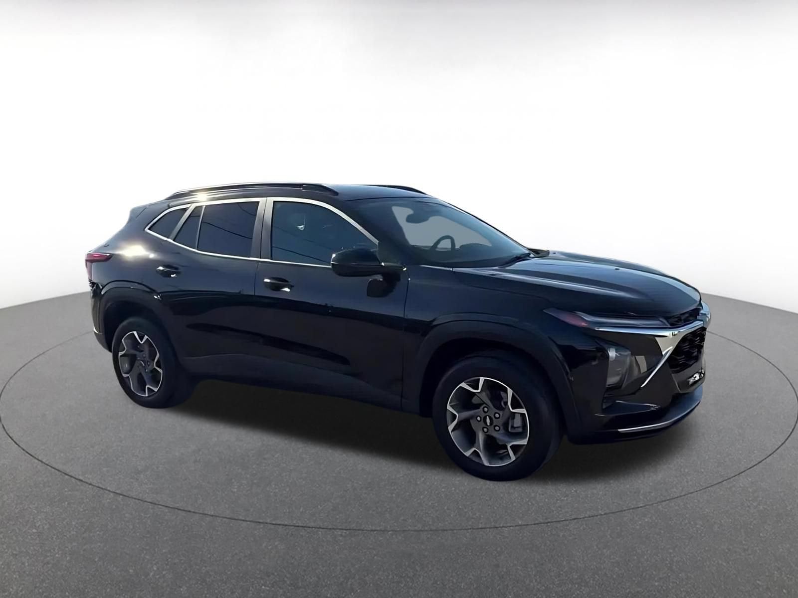 Thumbnail: 2025 Chevrolet Trax - 2