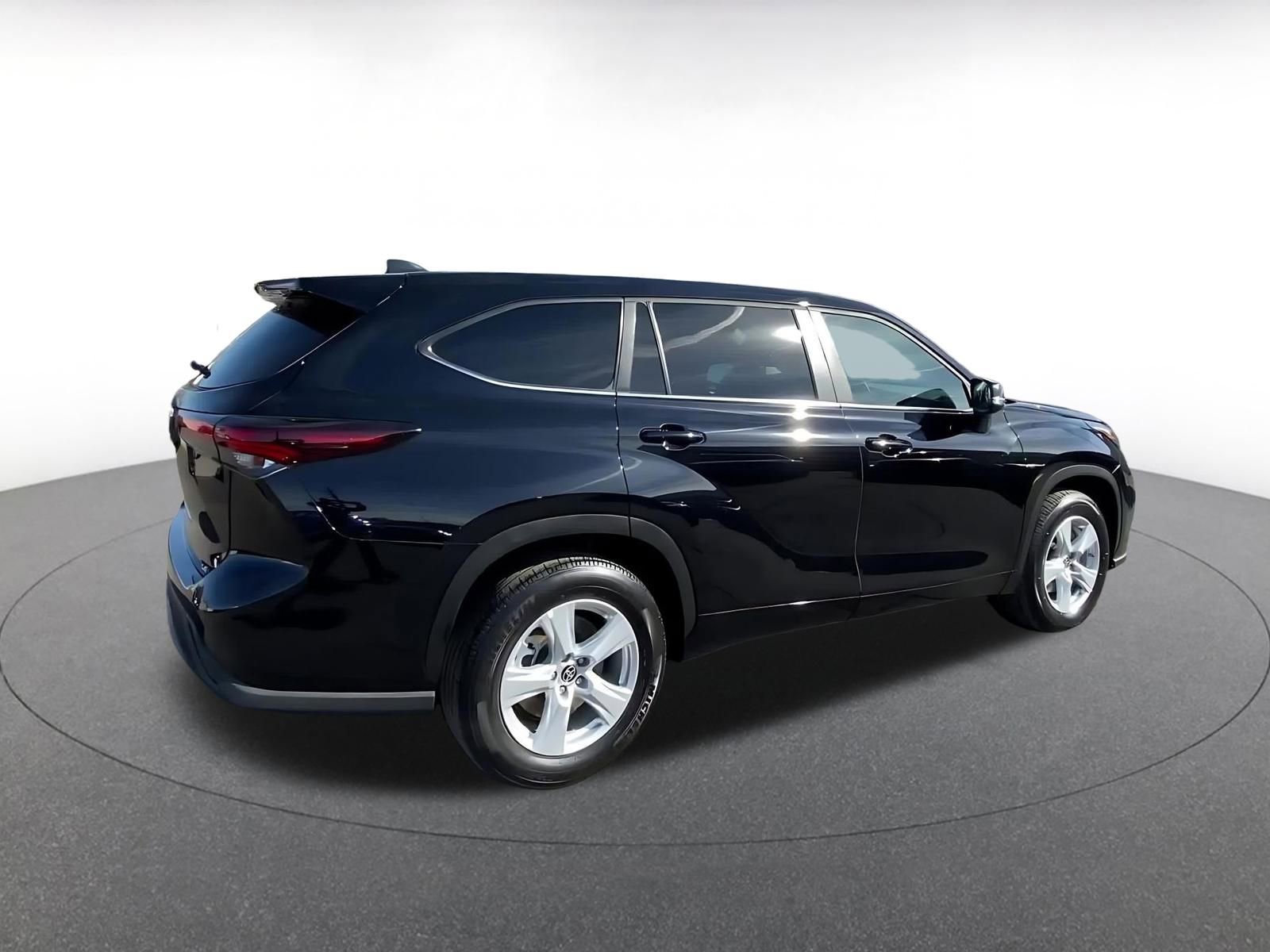 Thumbnail: 2025 Toyota Highlander - 15