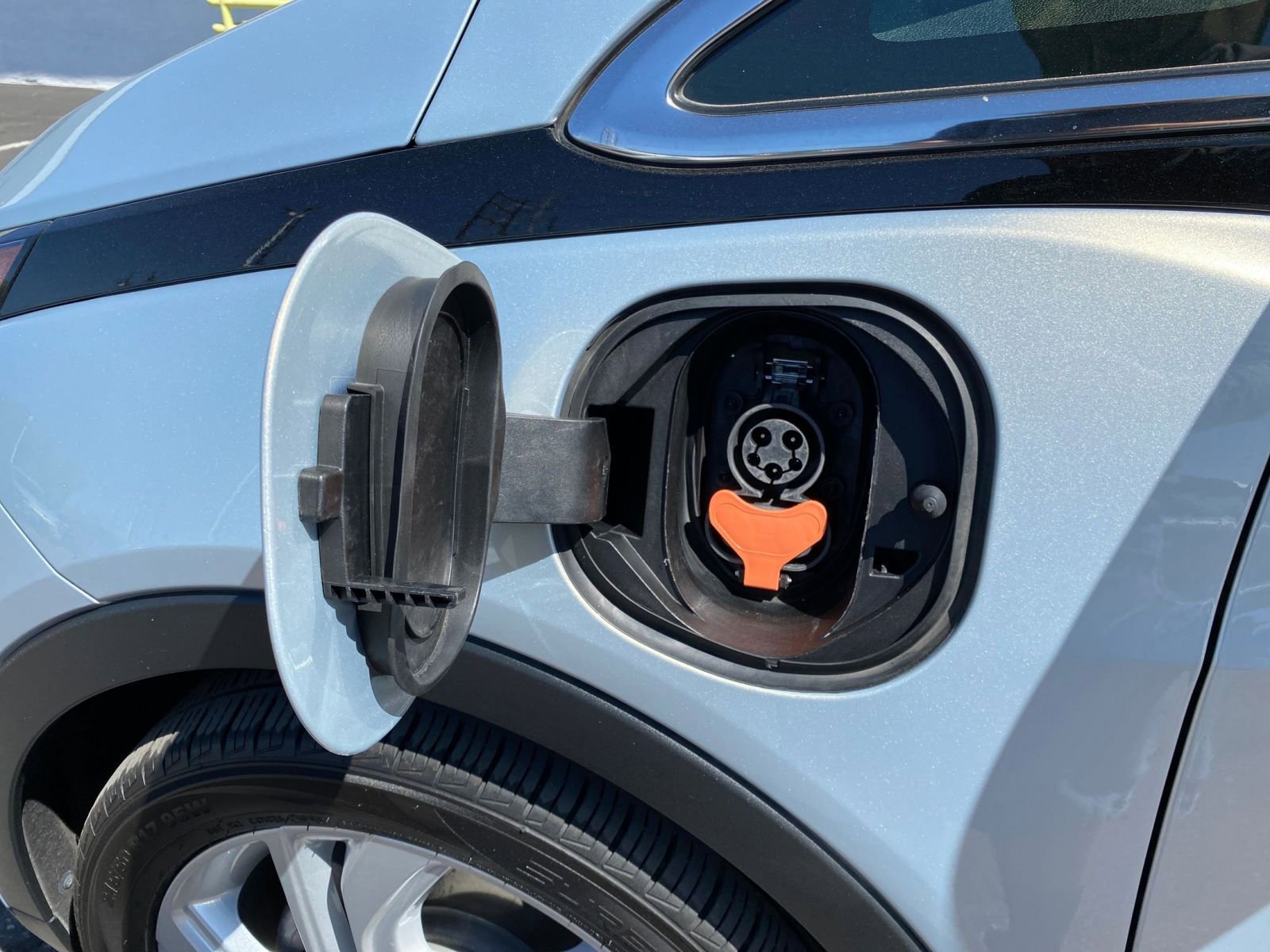 Thumbnail: 2023 Chevrolet Bolt EV - 23