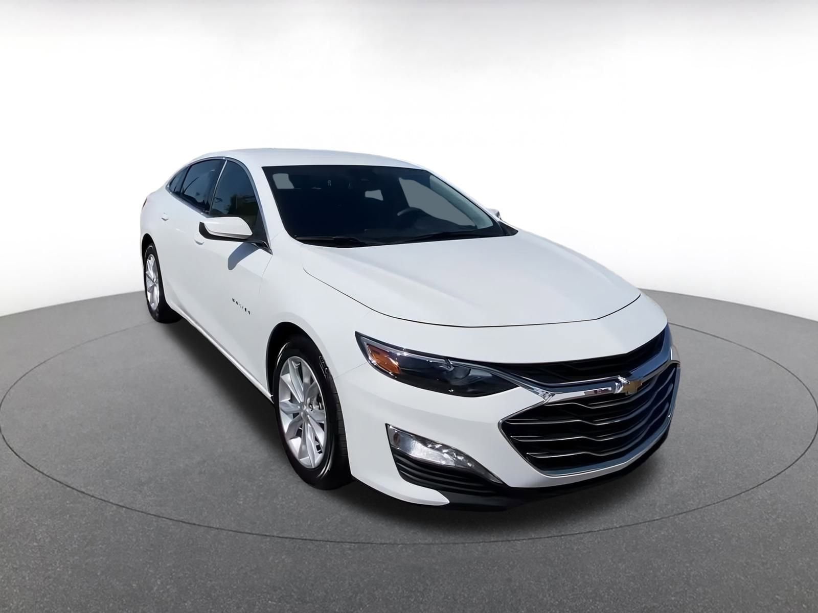 Thumbnail: 2023 Chevrolet Malibu - 3
