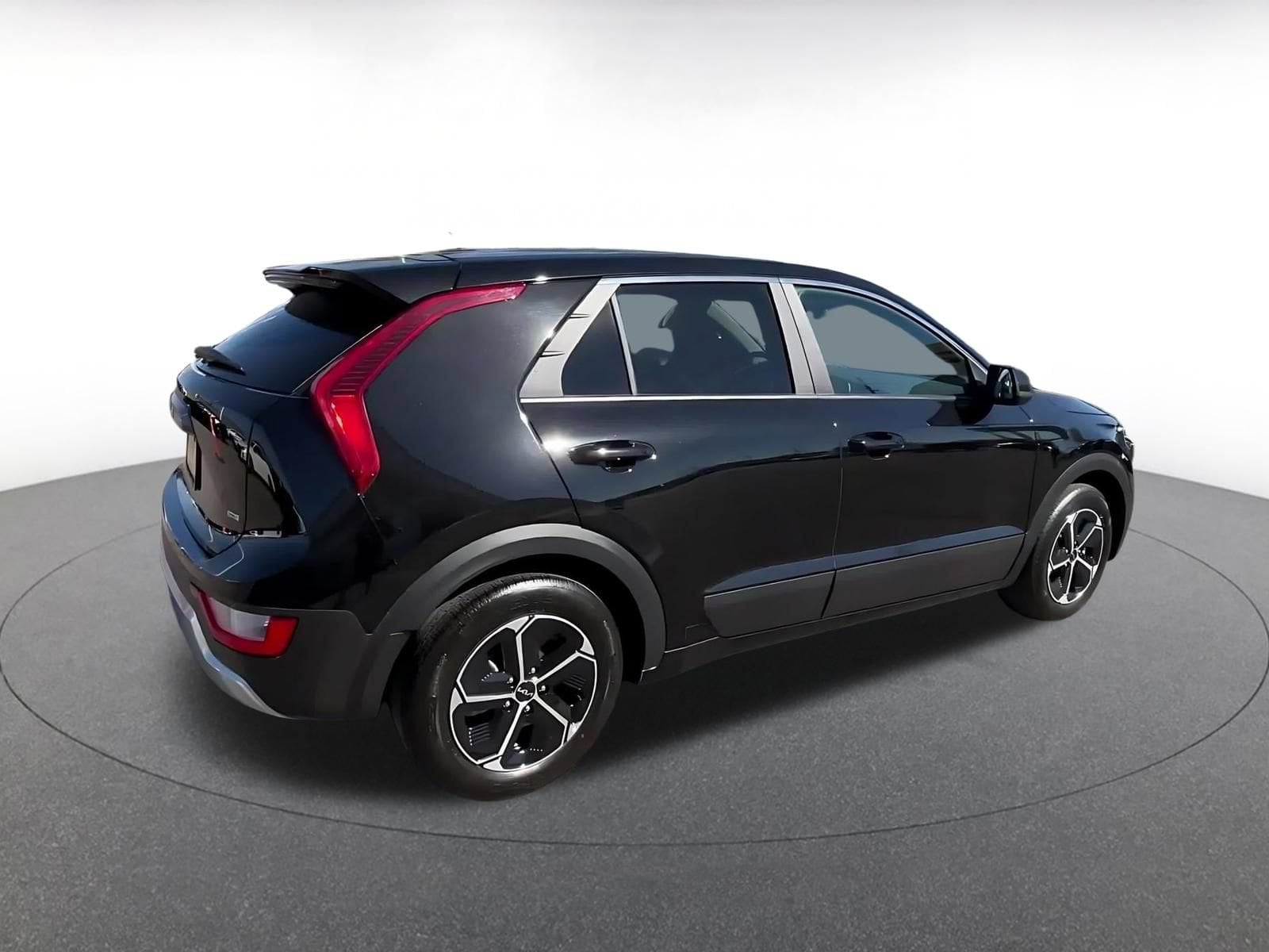 Thumbnail: 2026 Kia Niro - 14