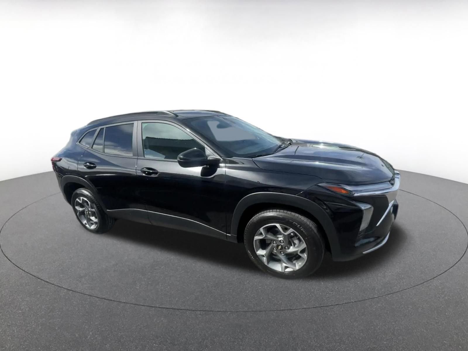 Thumbnail: 2025 Chevrolet Trax - 2
