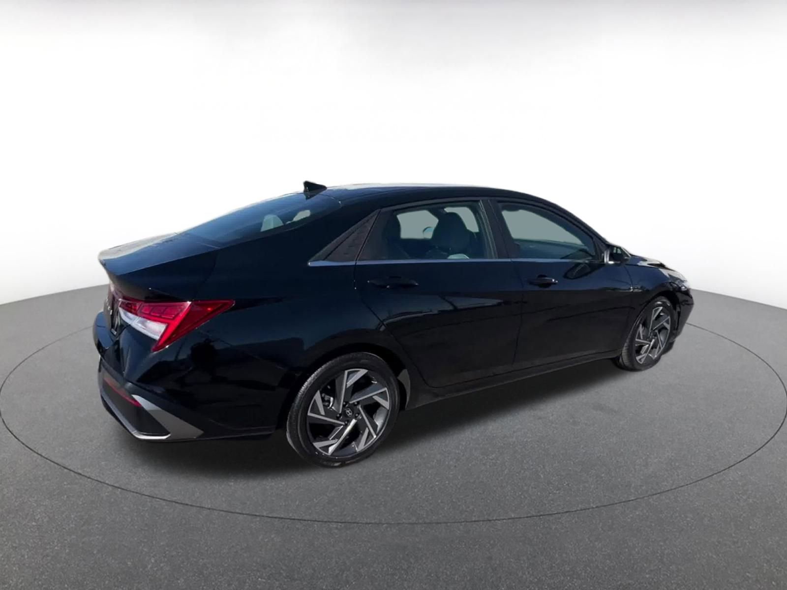 Thumbnail: 2025 Hyundai Elantra - 15