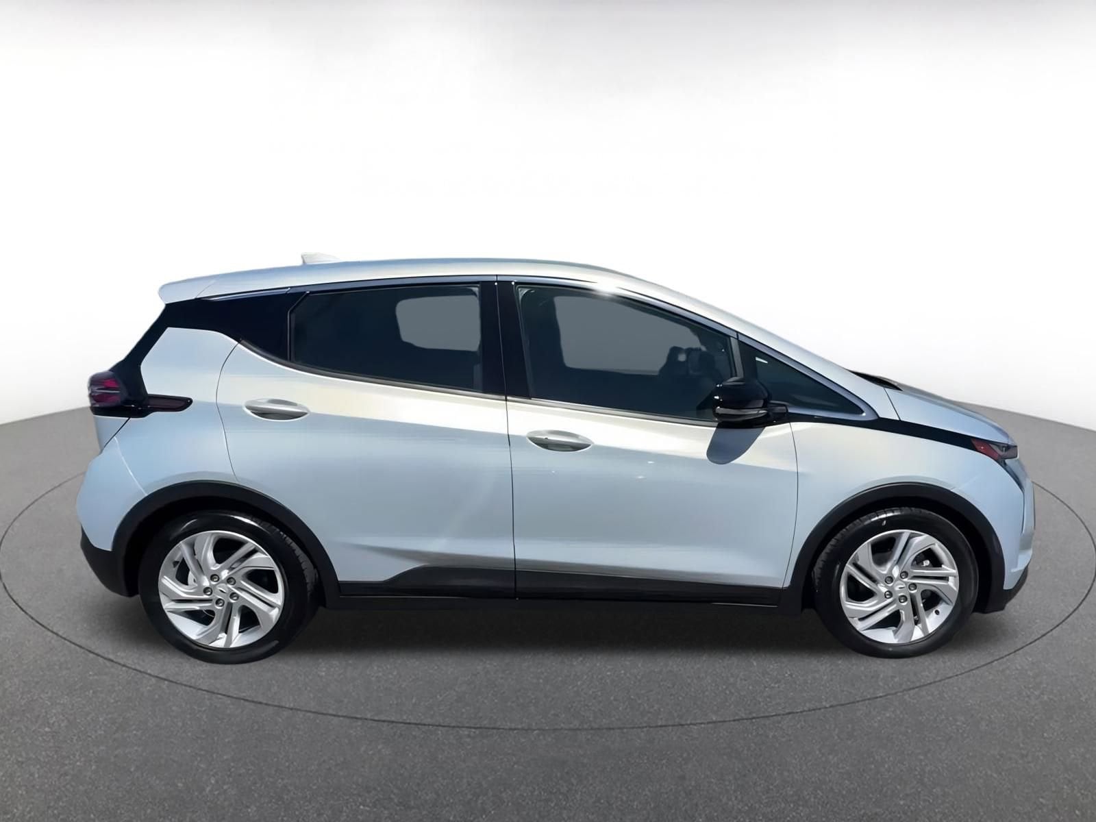 Thumbnail: 2023 Chevrolet Bolt EV - 16