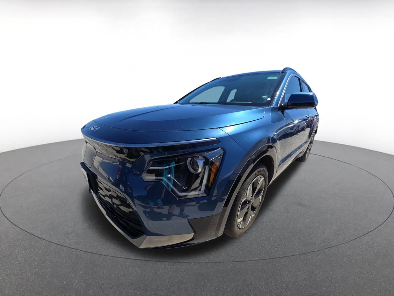 Thumbnail: 2023 Kia Niro - 4