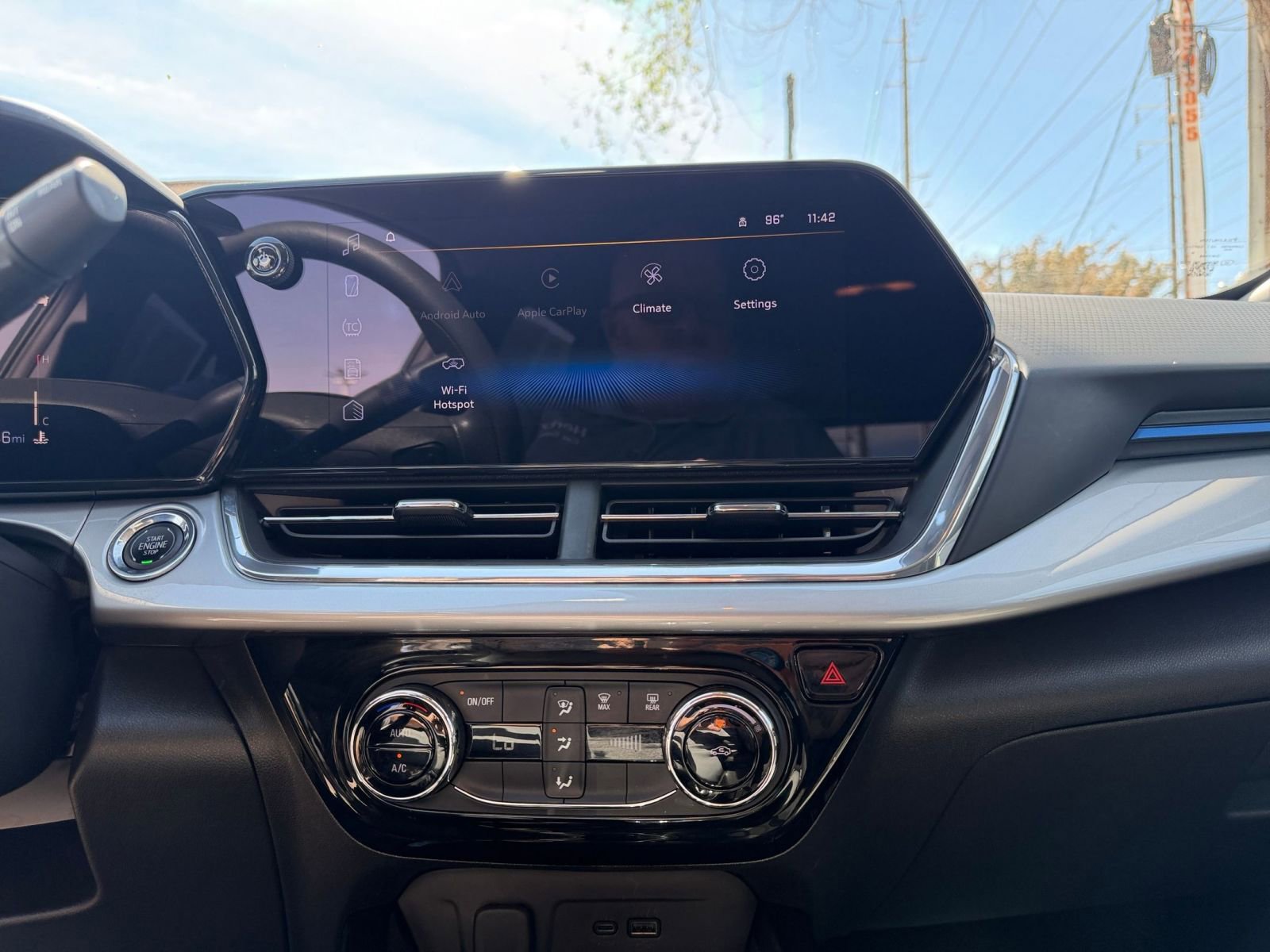 Thumbnail: 2025 Chevrolet Trax - 17