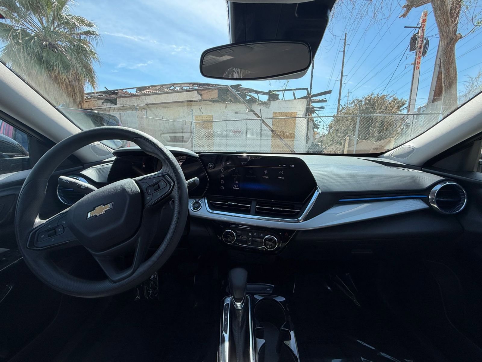 Thumbnail: 2025 Chevrolet Trax - 32