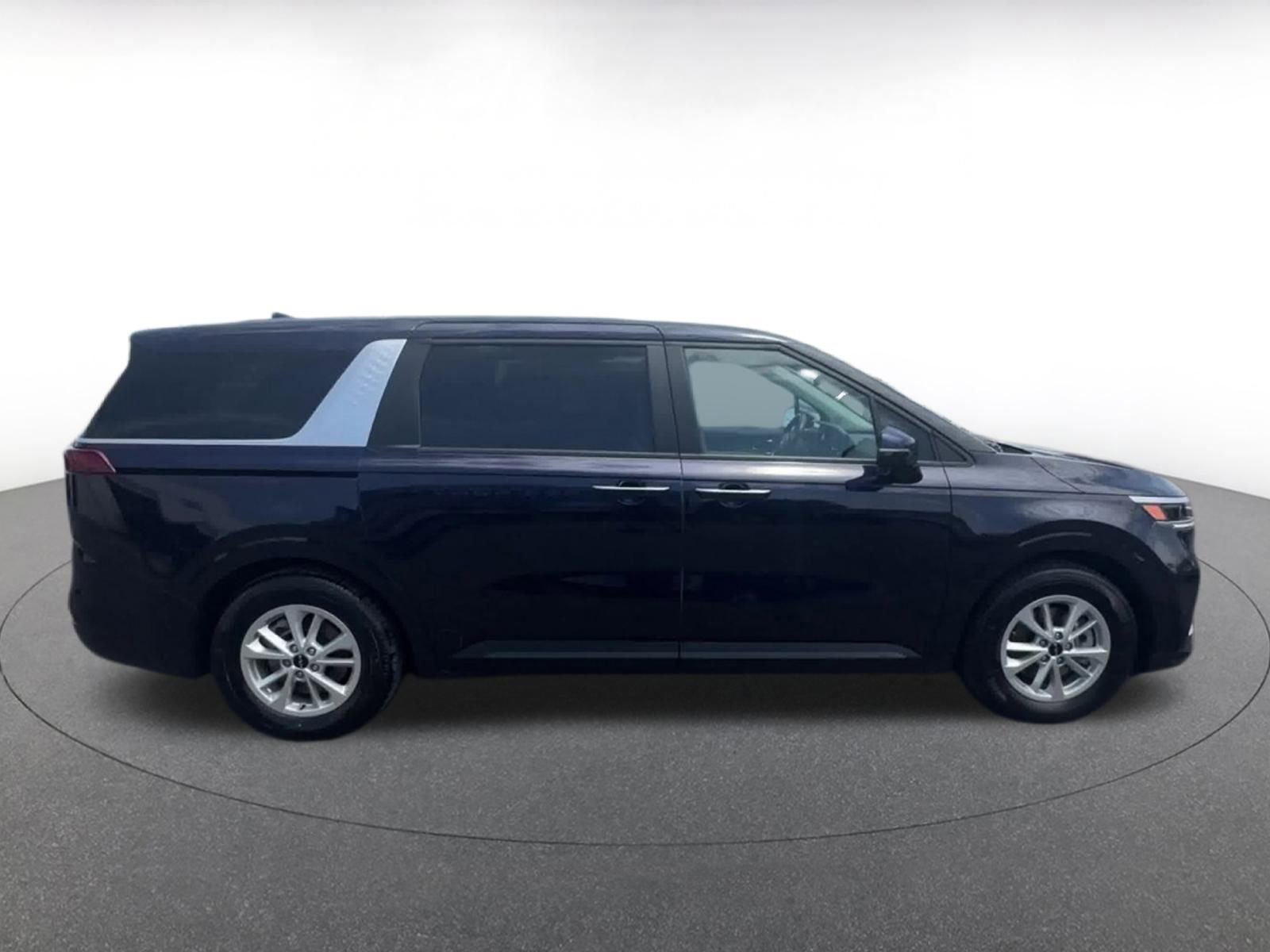 Thumbnail: 2024 Kia Carnival - 16